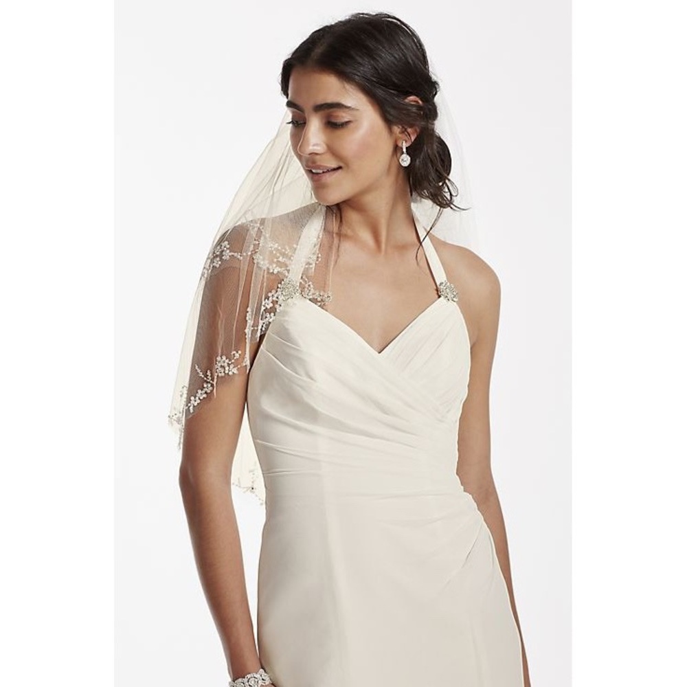 DAVID'S BRIDAL COLLECTION chiffon halter sheath wedding dress Size 8 Soft White - Picture 3 of 4